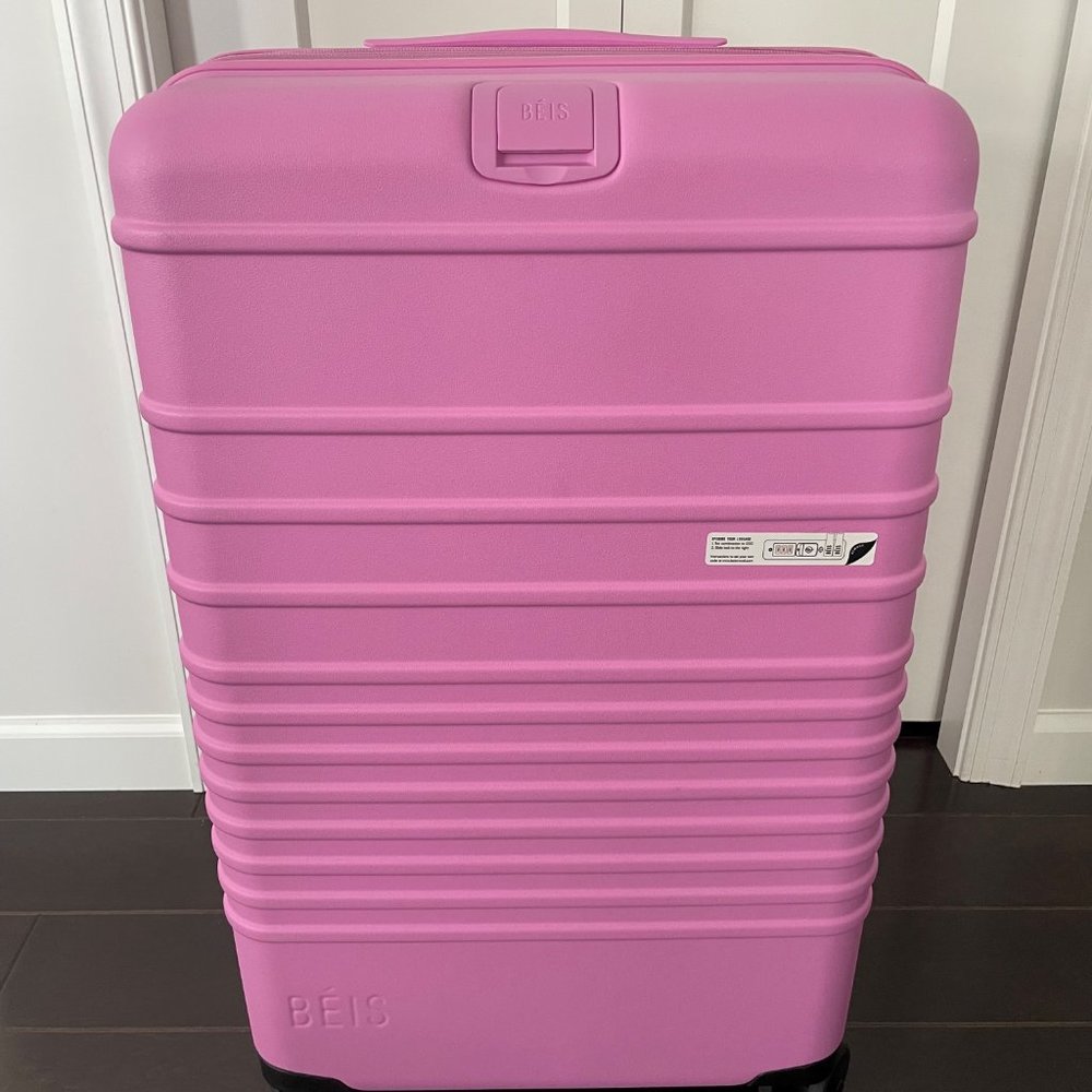 Bèis - The 26" Check-In Roller in Berry